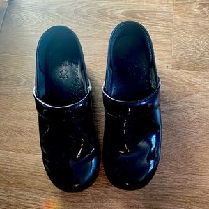 Dansko shoes, barely worn, just not the right fit!!